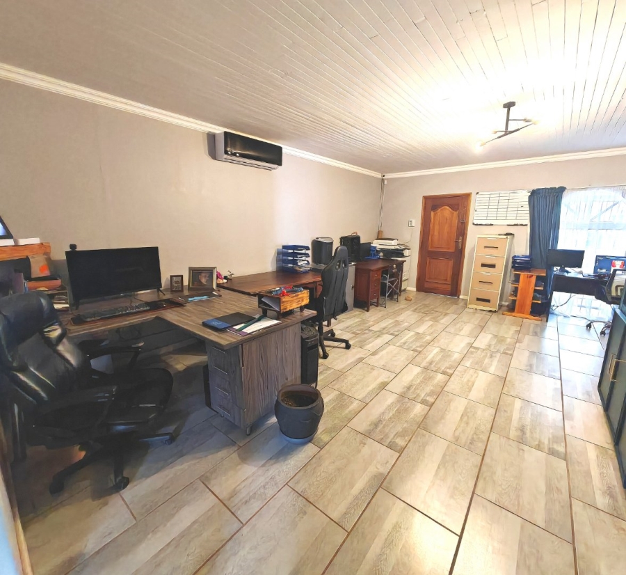 4 Bedroom Property for Sale in Uitsig Free State